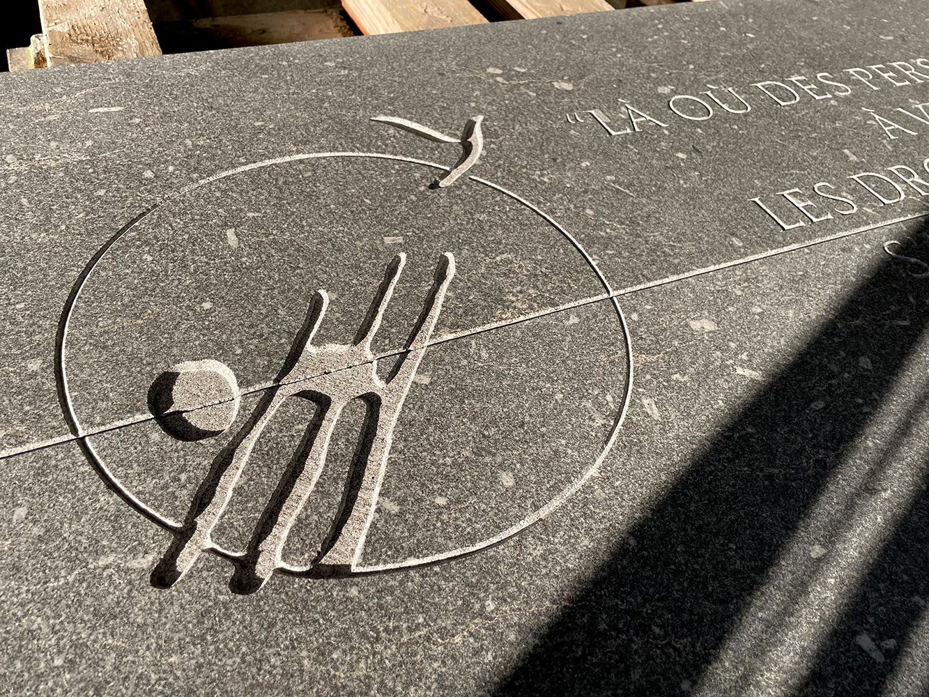 Plaque du refus de la misère ATD Quart monde, gravure lapidaire, Brest