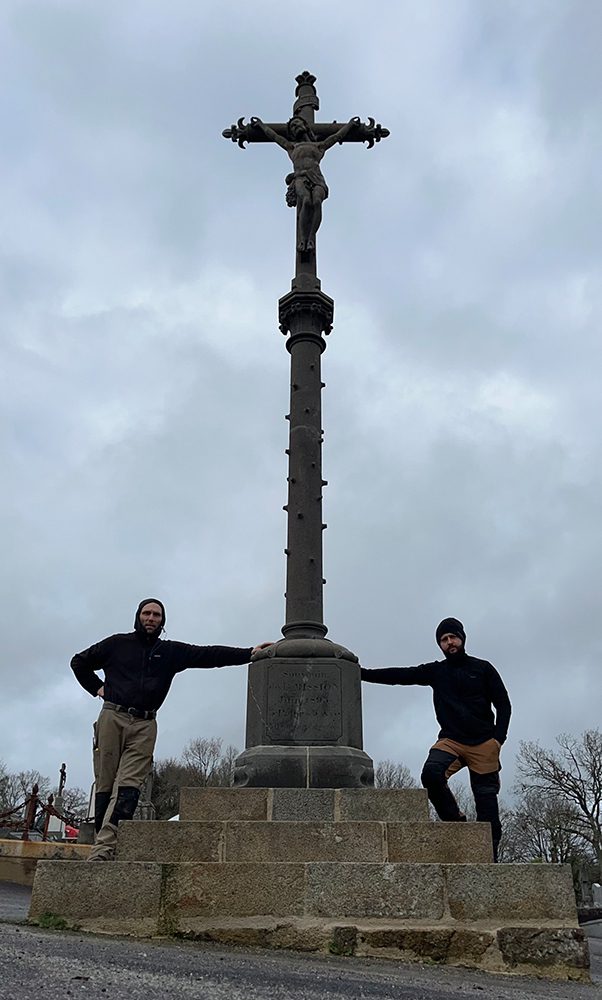 Restauration du calvaire classé monument historique de Châteauneuf-du-Faou en kersanton