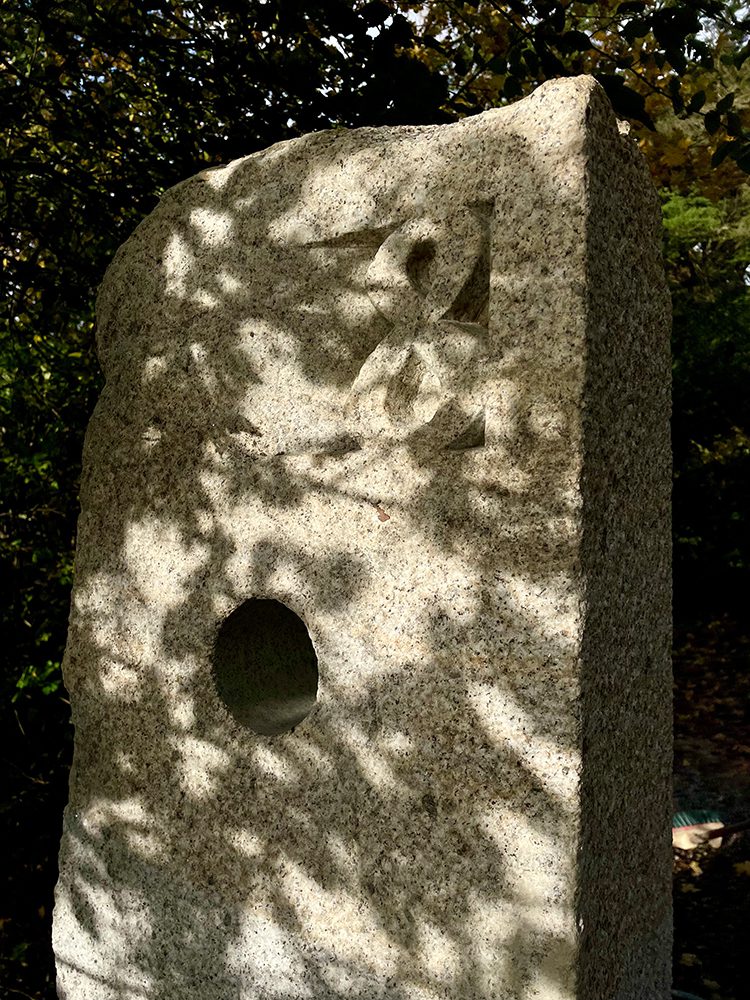 Piliers de portail en granit massif par un artisan graveur tailleur de pierre