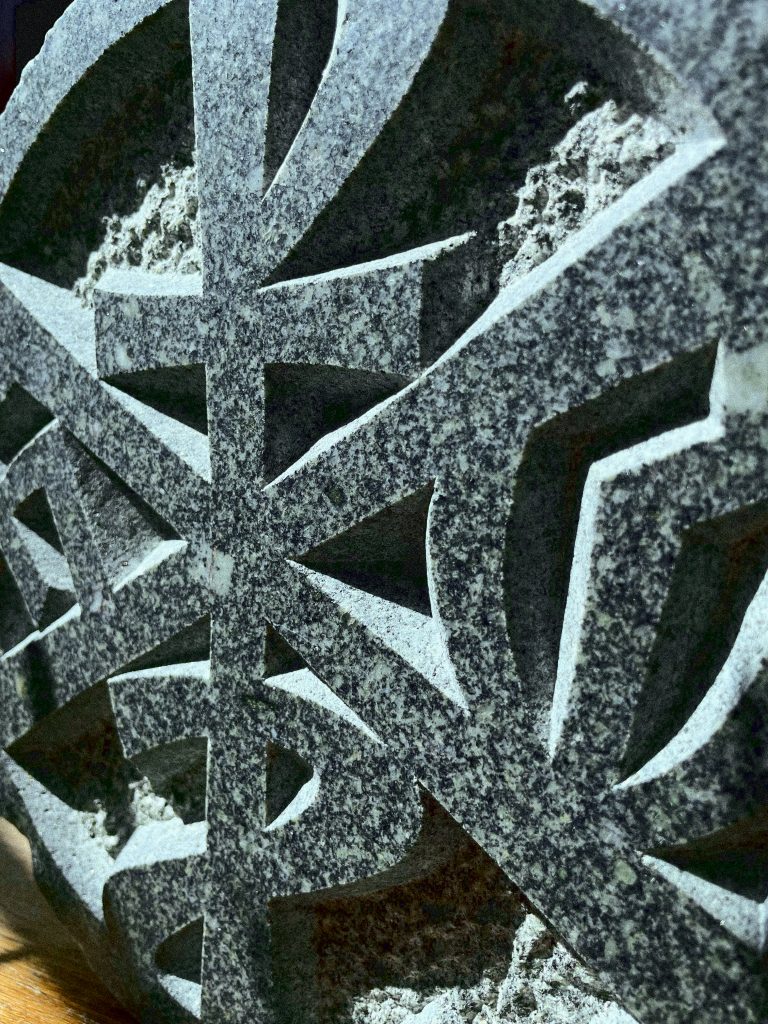 Art sacré par un graveur sur pierre traditionnel  