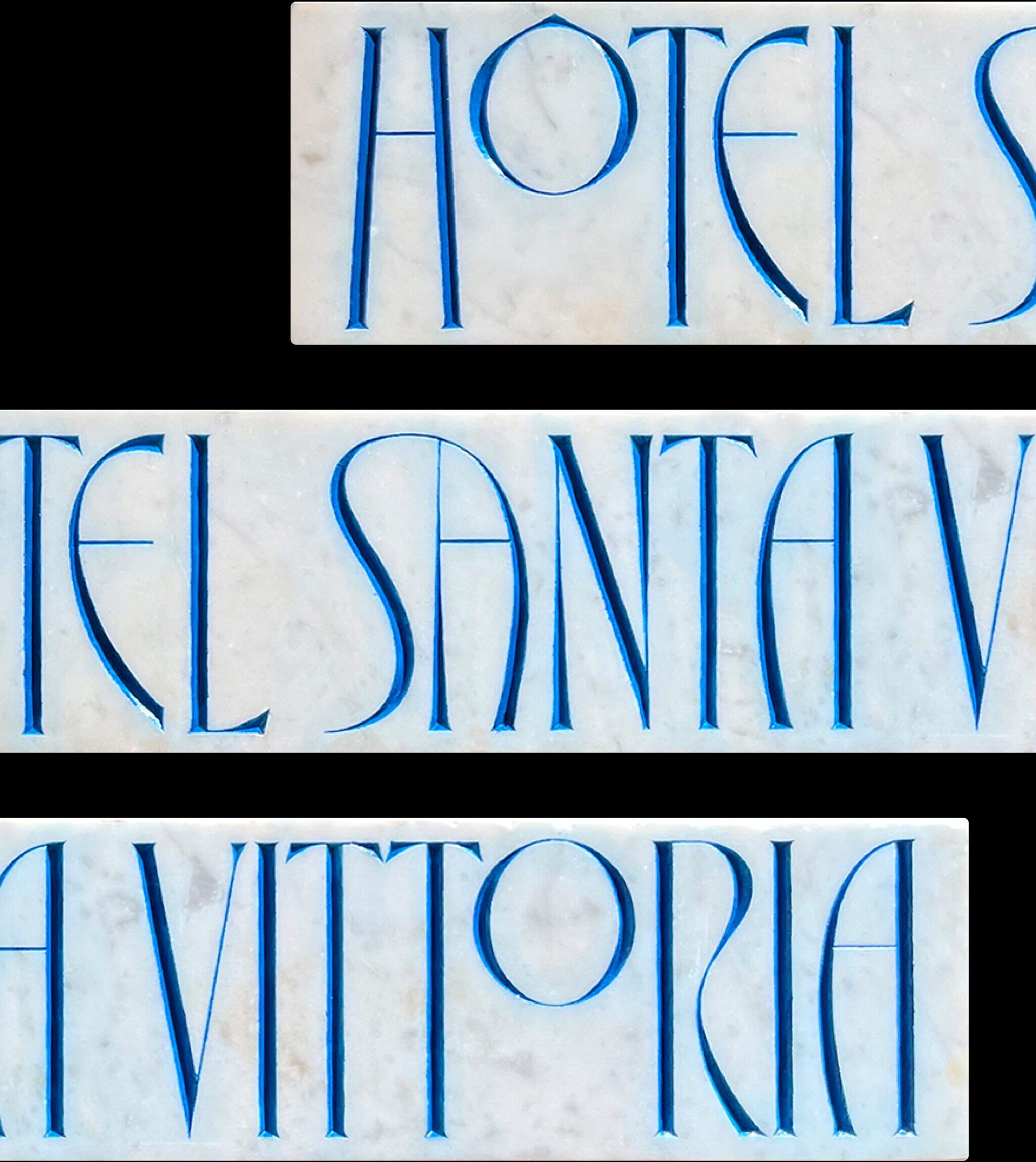 Gravure signalétique sur pierre pour l'hôtel Santa Vittoria