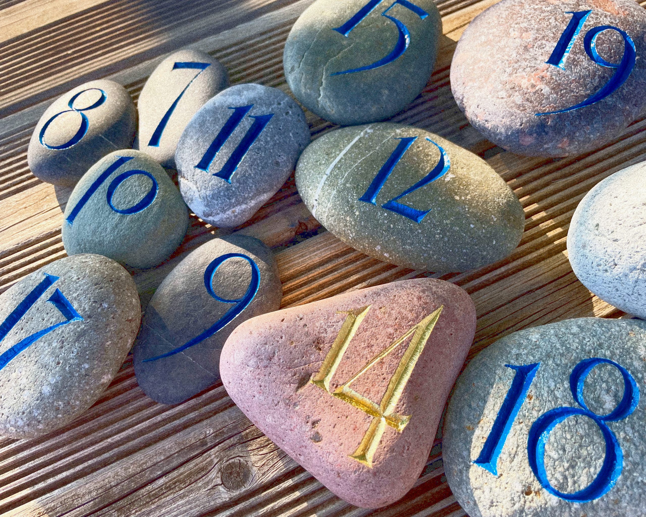 Gravure sur mesure de galets  pour le restaurant de l'hôtel Santa Vittoria