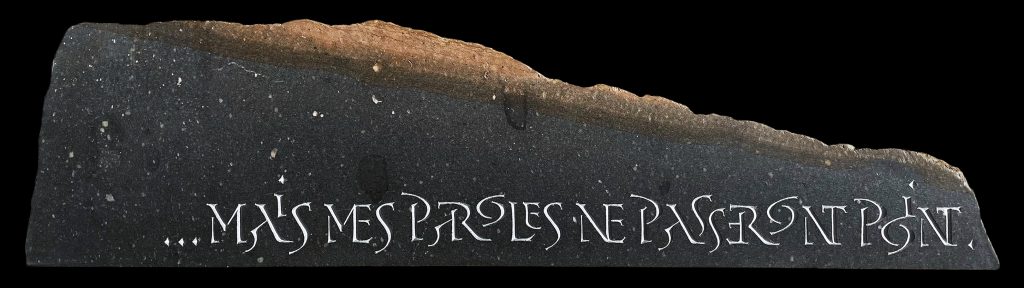 Art sacré et gravure de lettres sur pierre 